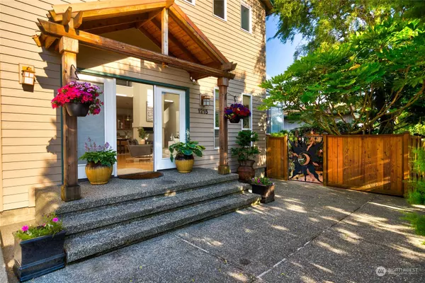 1215 G AVE, Anacortes, WA 98221