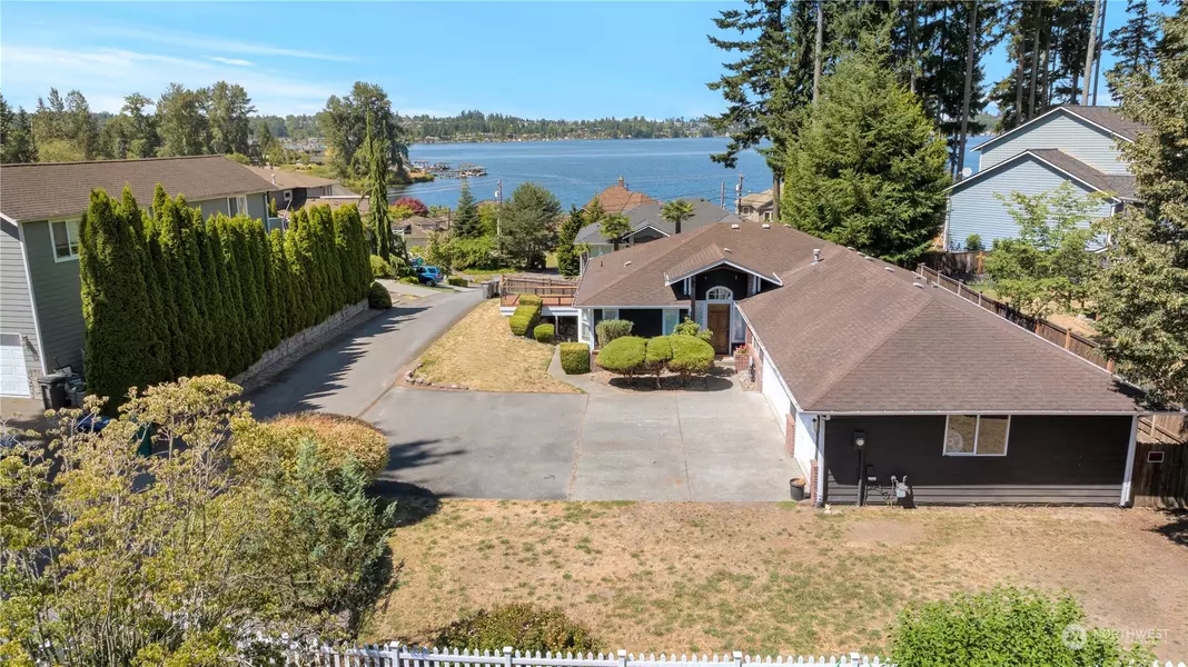 835 E Lakeshore DR, Lake Stevens, WA 98258