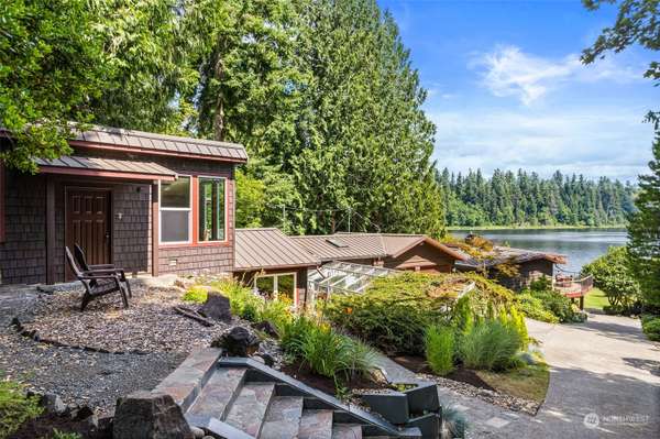 18232 W Spring Lake DR SE, Renton, WA 98058