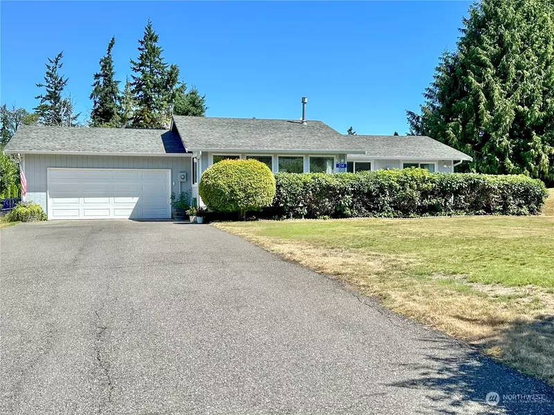 214 Mackenzie DR, Camano Island, WA 98282