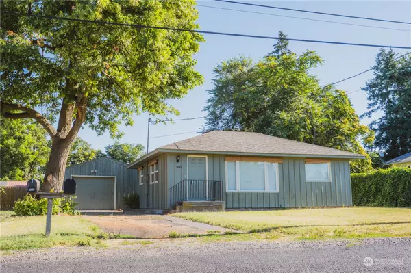 835 NE Spitzenburg ST, College Place, WA 99324