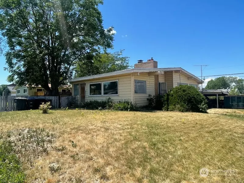 205 W Inglewood AVE, Moses Lake, WA 98837