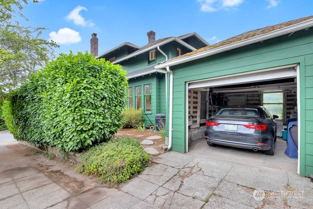 2002 10th AVE E, Seattle, WA 98102