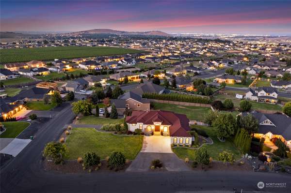 14801 S Mountain Ridge CT, Kennewick, WA 99336