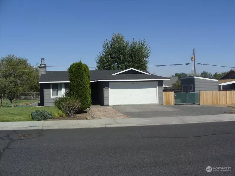 611 N Crestview DR, Moses Lake, WA 98837