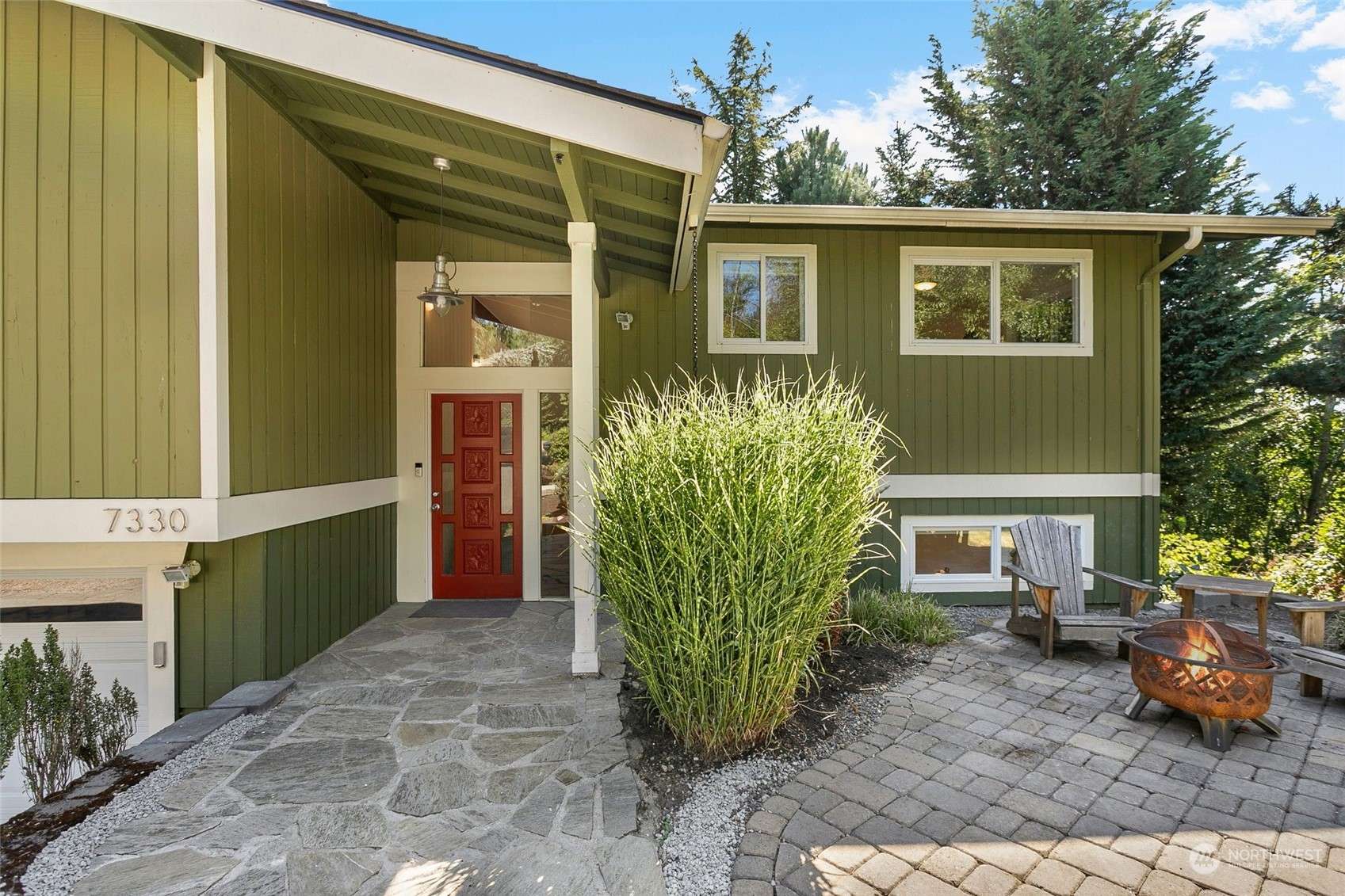 7330 6th AVE SW, Seattle, WA 98106