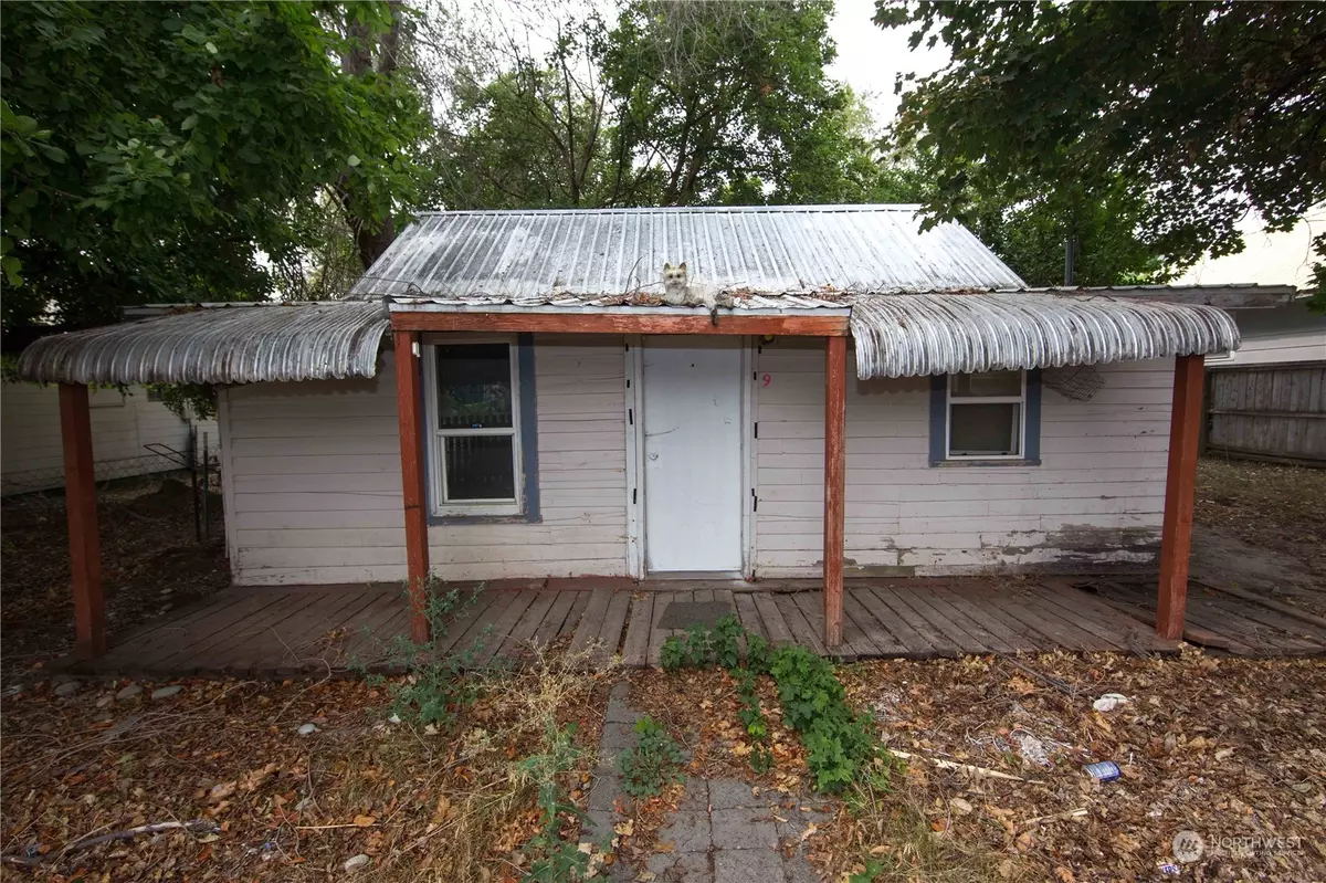 Omak, WA 98841,9 N Douglas ST