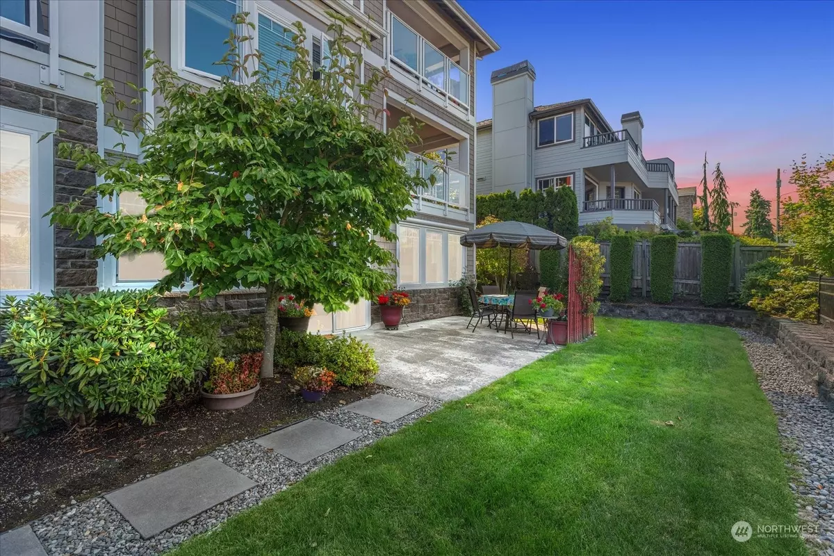 Edmonds, WA 98020,249 4th AVE S #102
