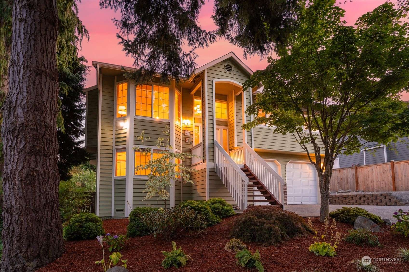 908 39th ST, Everett, WA 98201