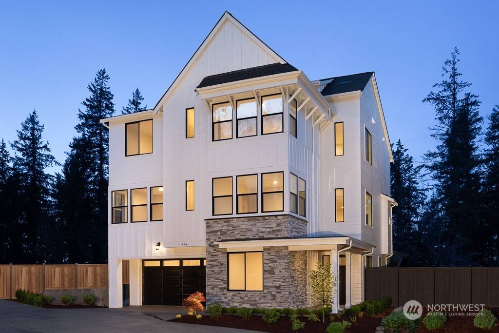 639 216th PL SE, Sammamish, WA 98074