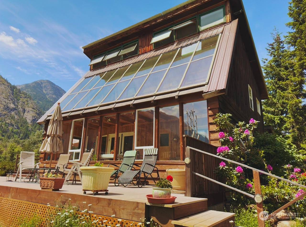 10 Silver Bay RD, Stehekin, WA 98852