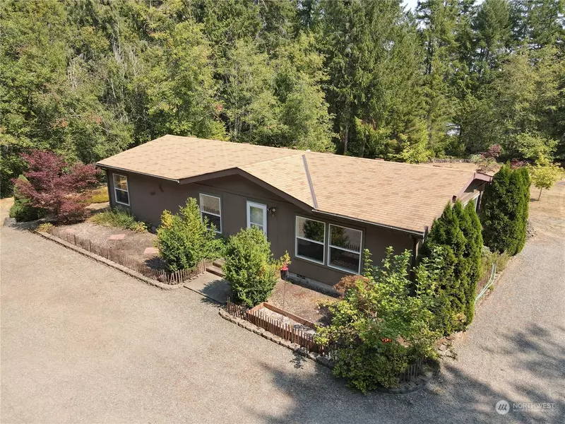 261 N Suncrest DR, Hoodsport, WA 98548