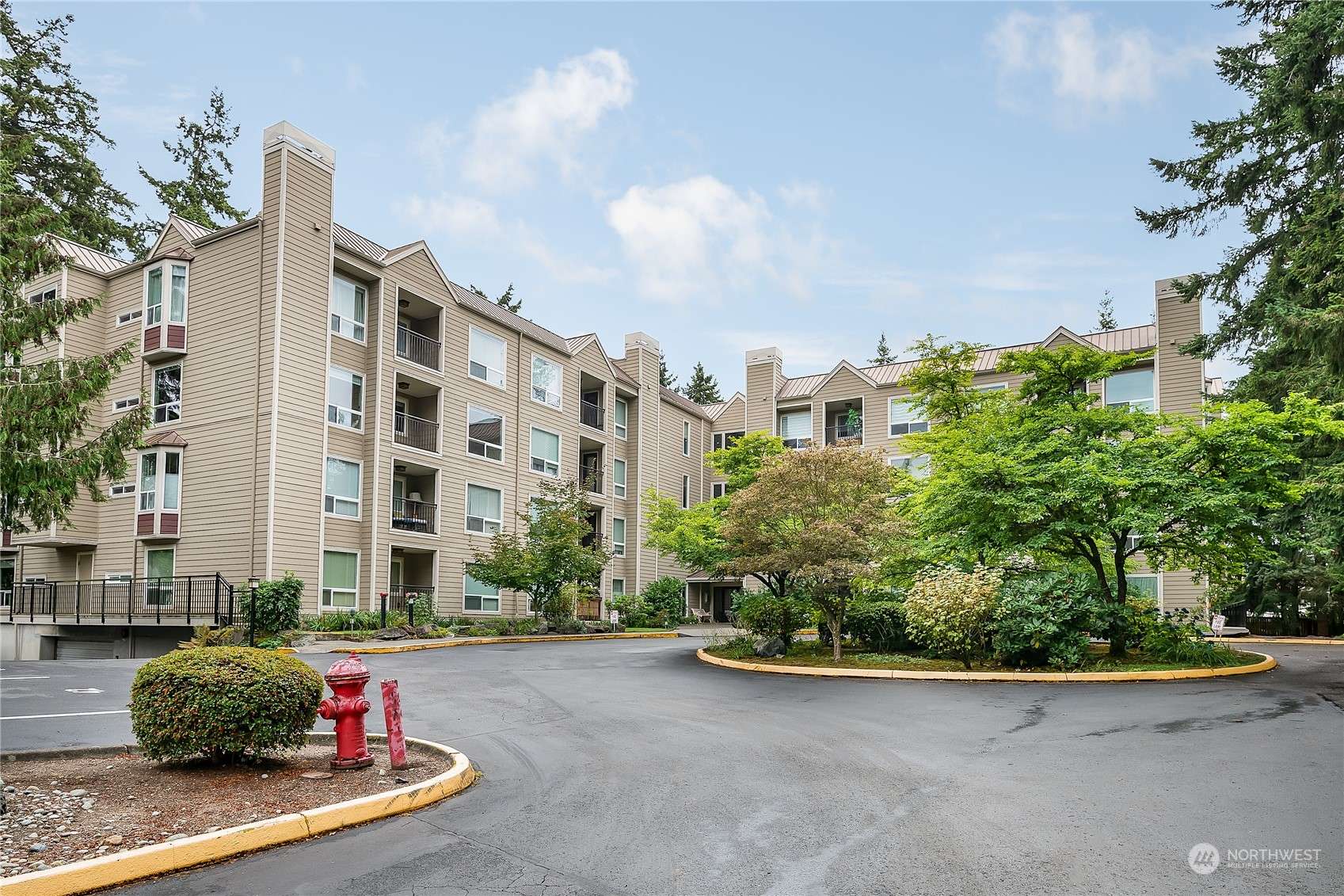823 N 161st PL #104, Shoreline, WA 98133