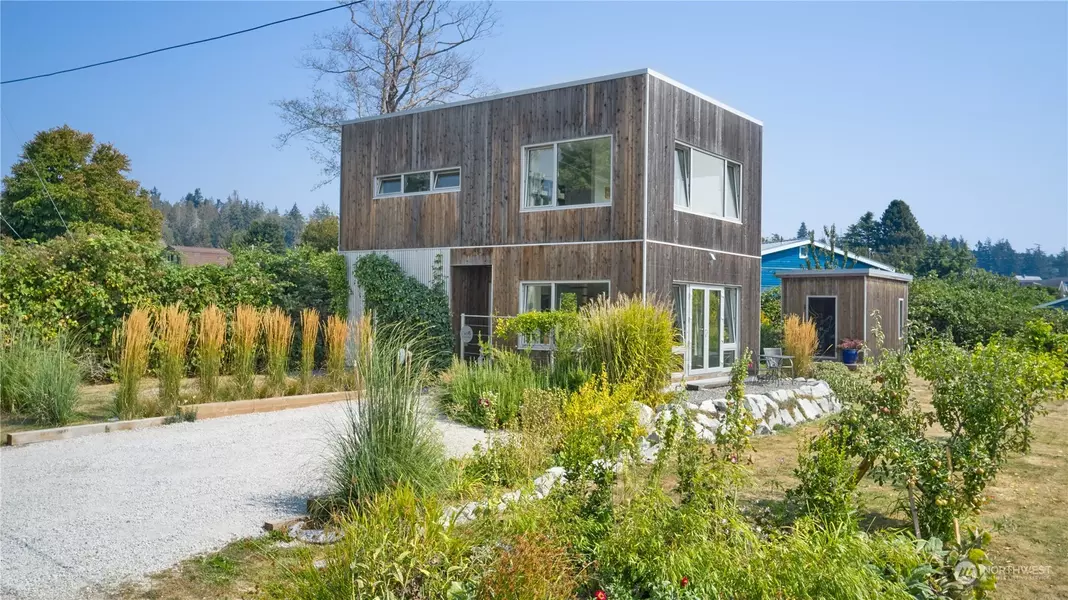 646 Maple AVE, Point Roberts, WA 98281