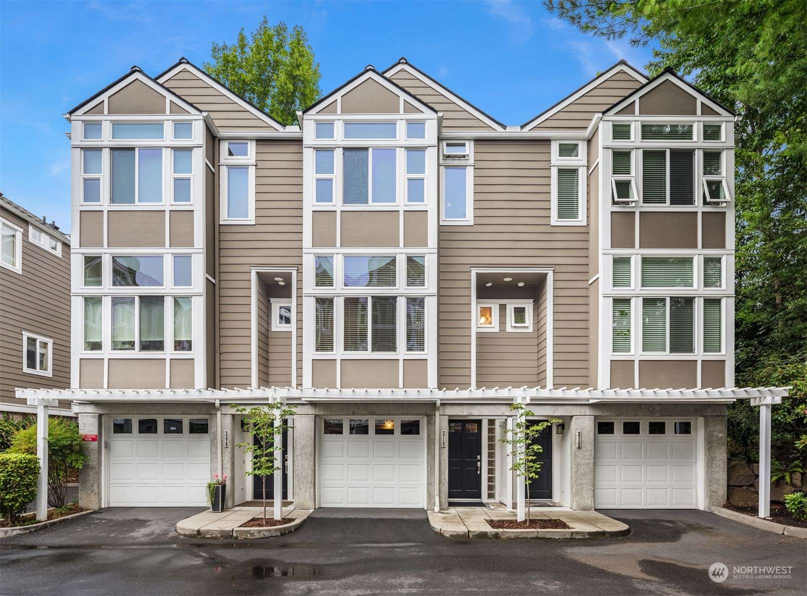 210 5th PL S, Kirkland, WA 98033