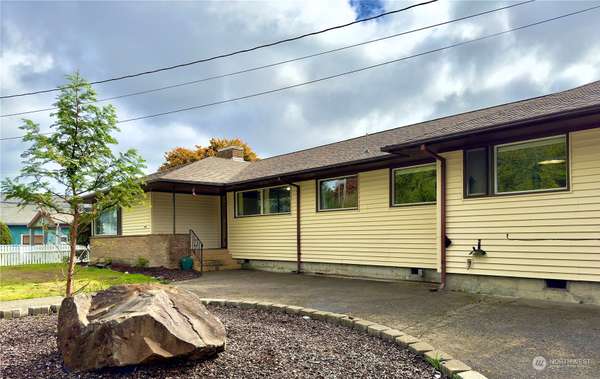 216 Pacific AVE, South Bend, WA 98586