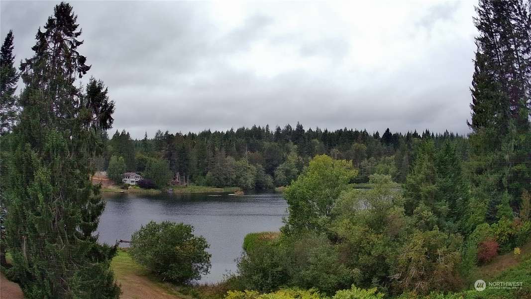 40 E Lakeshore DR, Allyn, WA 98524