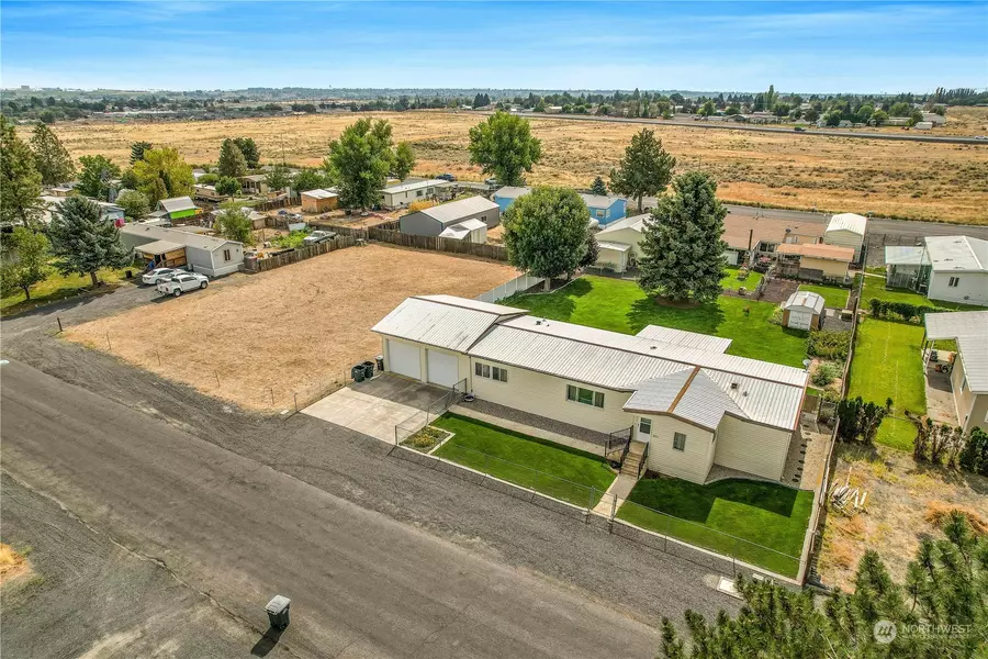 8653 Charles RD NE, Moses Lake, WA 98837