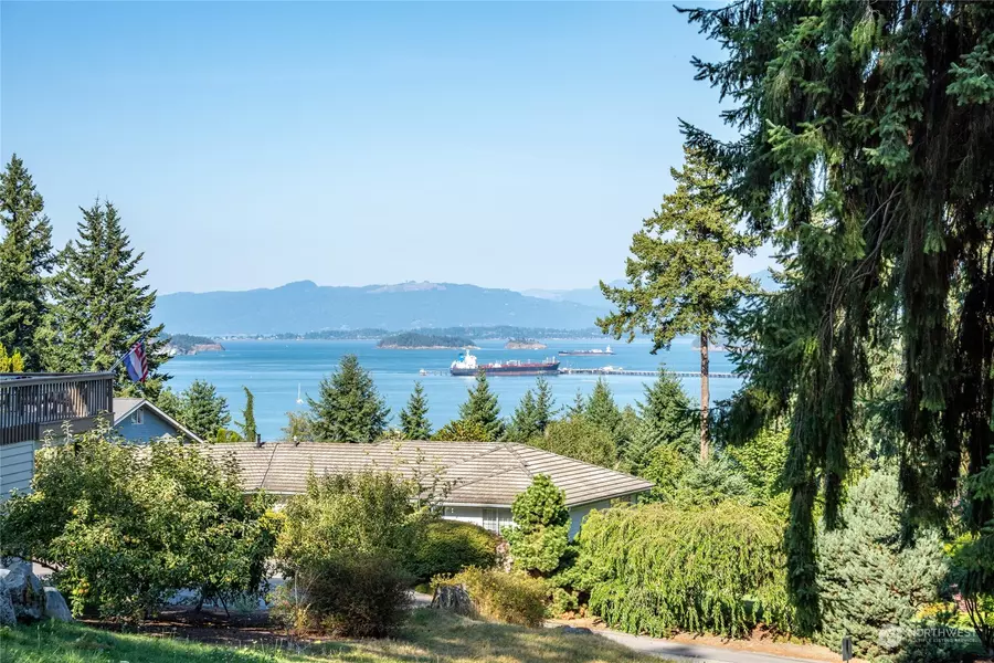 4014 Mitchell DR, Anacortes, WA 98221