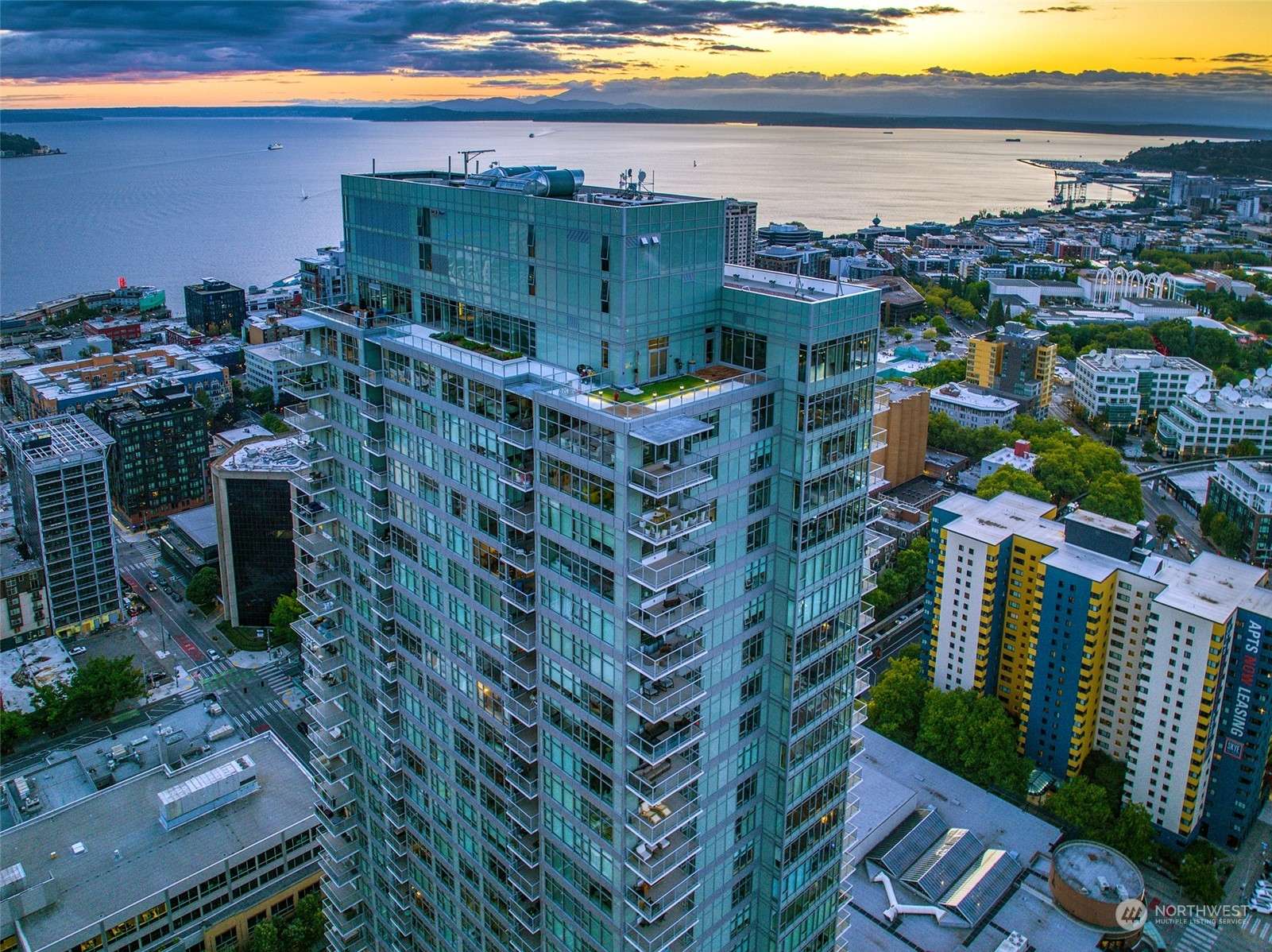583 Battery ST #2001N, Seattle, WA 98121