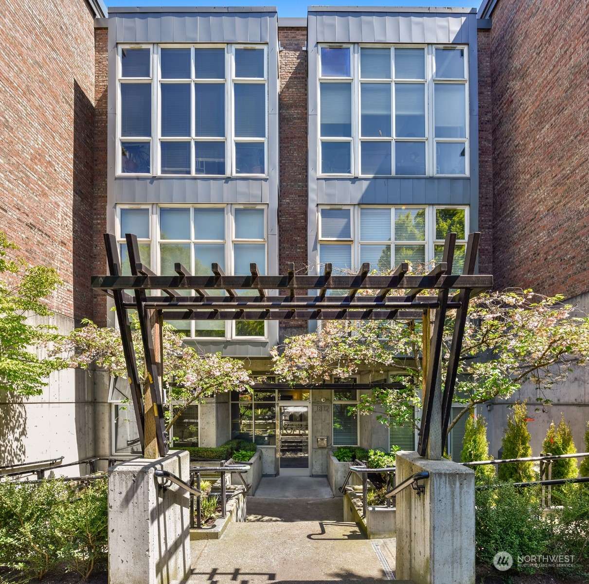 1812 19th AVE #214, Seattle, WA 98122