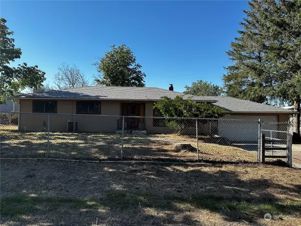 156 Warden AVE NW, Soap Lake, WA 98851