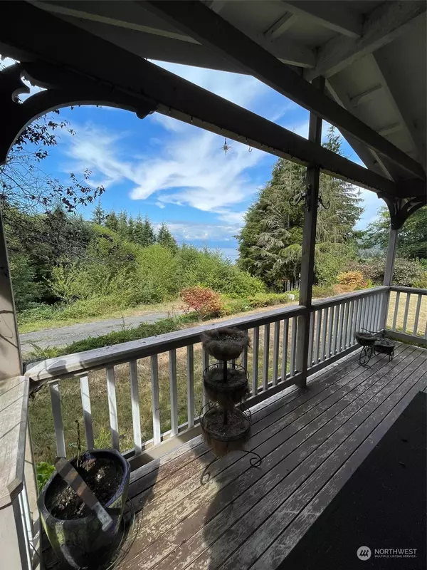 253 7th ST, Clallam Bay, WA 98326