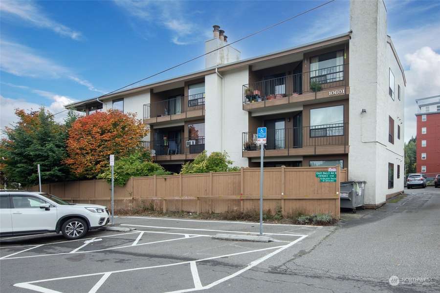 10601 Bagley AVE N #103, Seattle, WA 98133