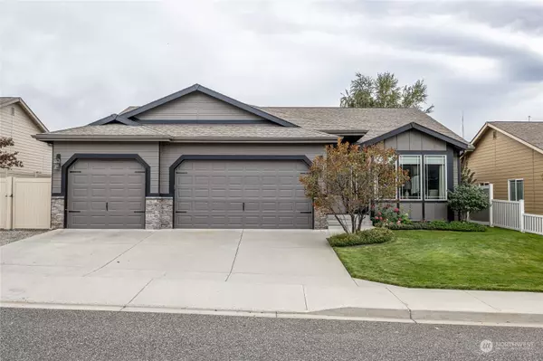 1426 Copper LOOP, East Wenatchee, WA 98802