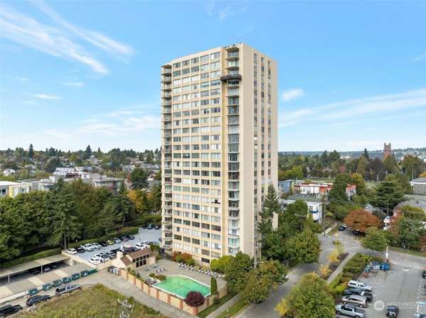 4540 8th AVE NE #705, Seattle, WA 98105