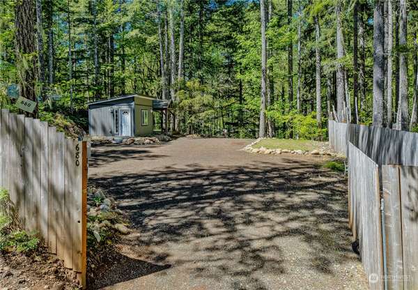 680 N Dow Creek DR, Hoodsport, WA 98548