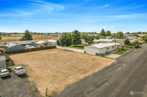 8673 Charles RD NE, Moses Lake, WA 98837