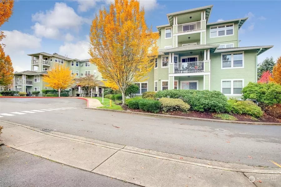 22425 SE Highland LN #401, Issaquah, WA 98029