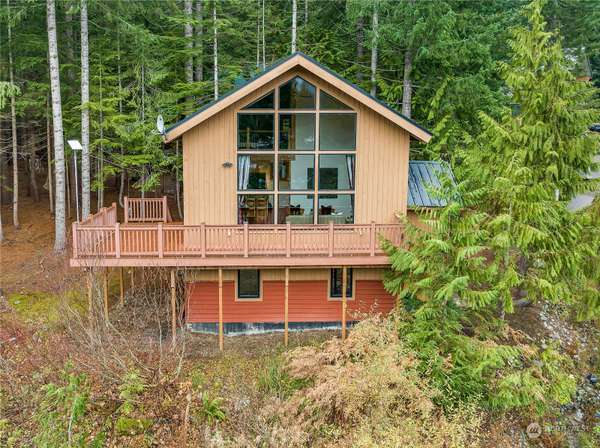 350 Rampart DR, Snoqualmie Pass, WA 98068