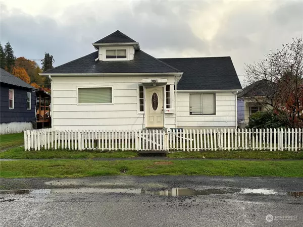 Raymond, WA 98577,1129 Cedar ST