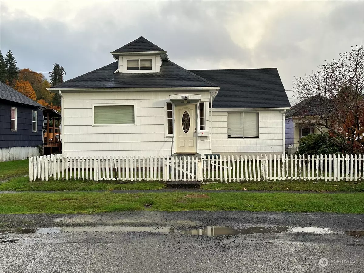 Raymond, WA 98577,1129 Cedar ST