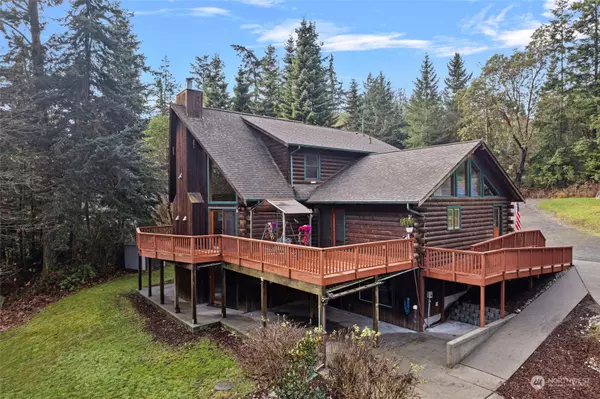 2126 Black Cat LN, Oak Harbor, WA 98277