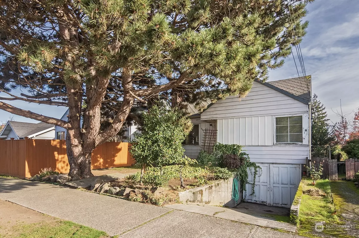 Seattle, WA 98117,7506 18th AVE NW