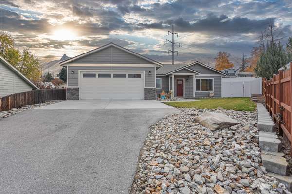 1923 Grandview LOOP, Wenatchee, WA 98801