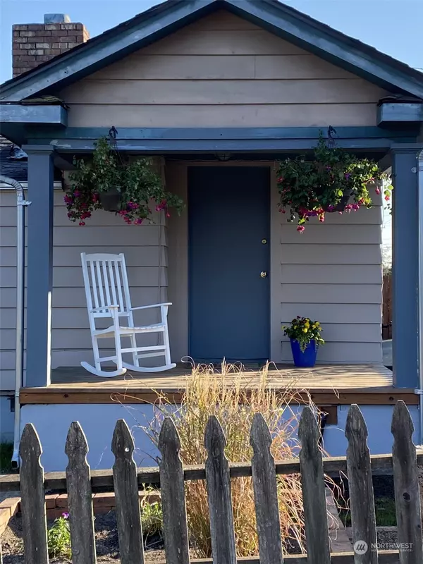 8720 8th AVE NW, Seattle, WA 98117