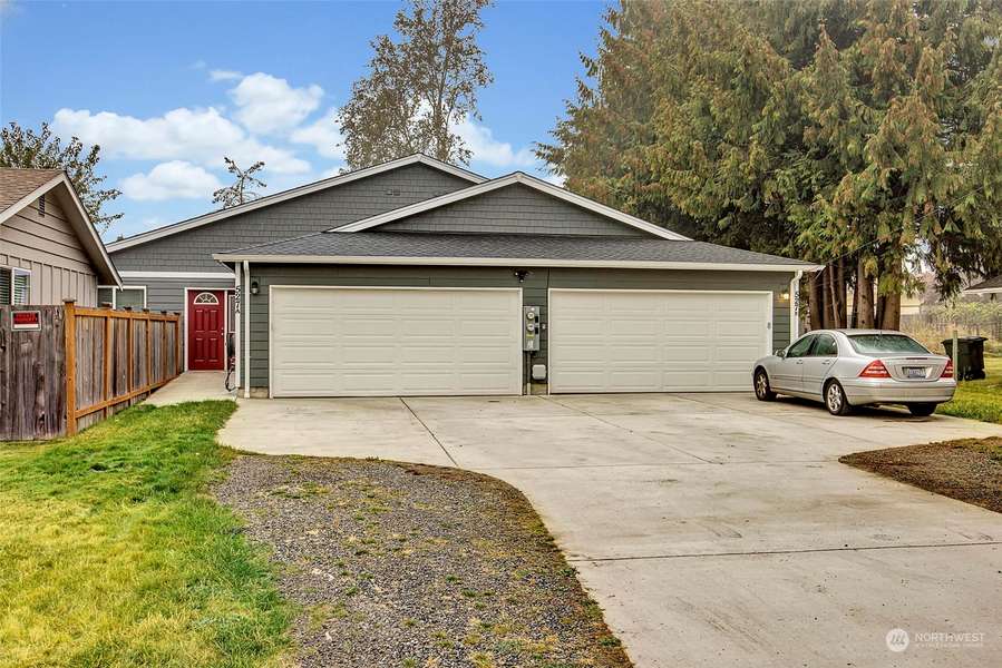 527 106th PL SW, Everett, WA 98204