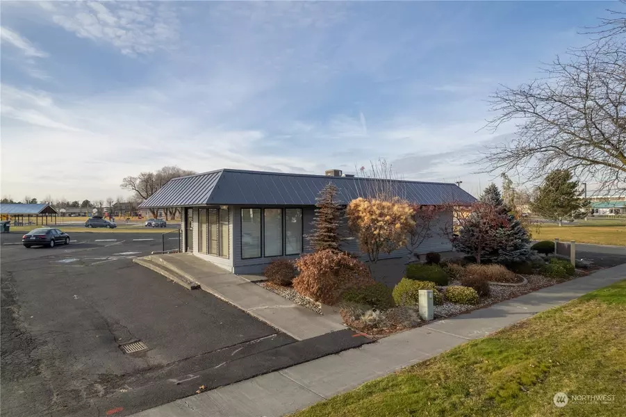 1308 S Pioneer WAY NE, Moses Lake, WA 98837