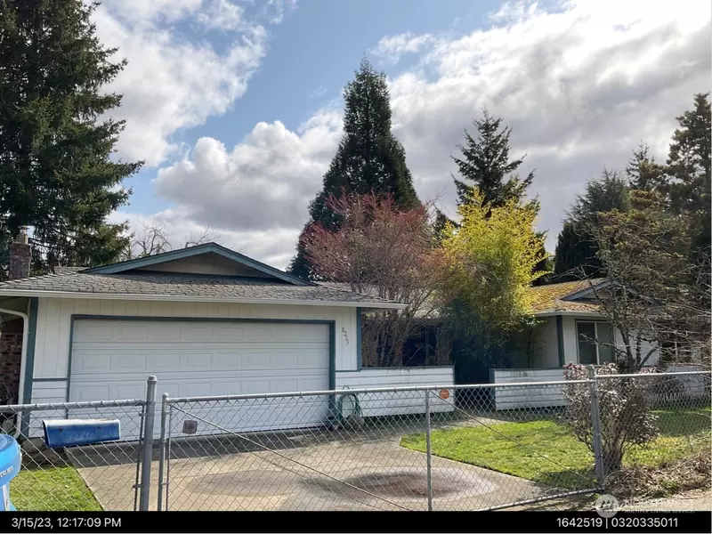 8205 E Davis LN, Tacoma, WA 98404