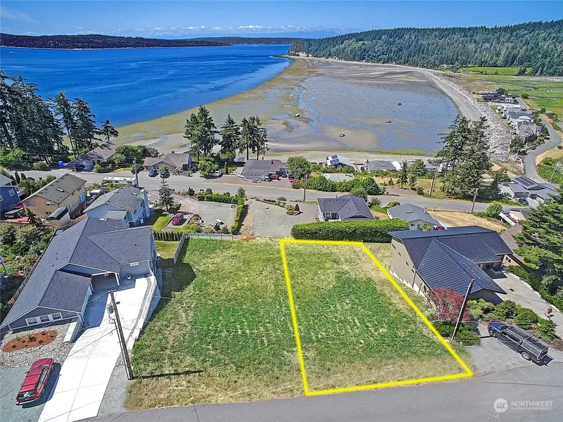 48 Cleven Park RD, Camano Island, WA 98282