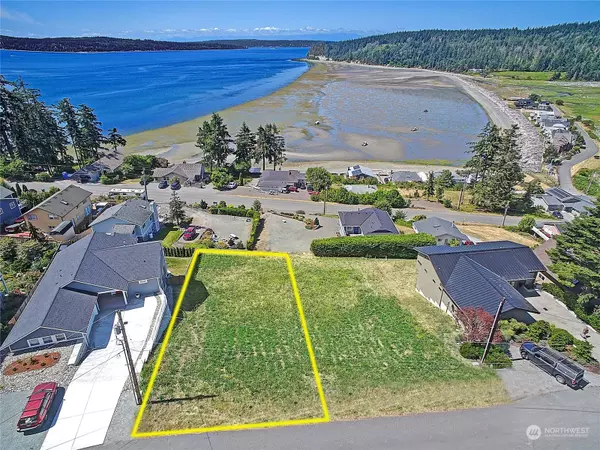 49 Cleven Park RD, Camano Island, WA 98282