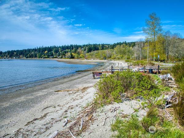 4552 Point White DR NE #A&B, Bainbridge Island, WA 98110