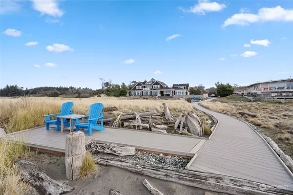 4665 Surfcrest DR, Oak Harbor, WA 98277