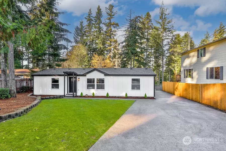 1910 E Trails End DR, Belfair, WA 98528