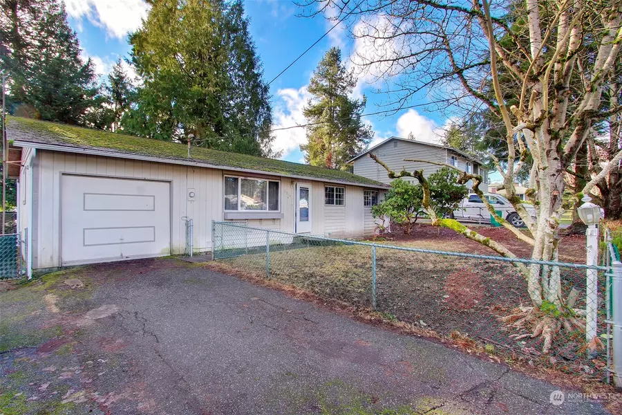 5804 203rd ST SW, Lynnwood, WA 98093