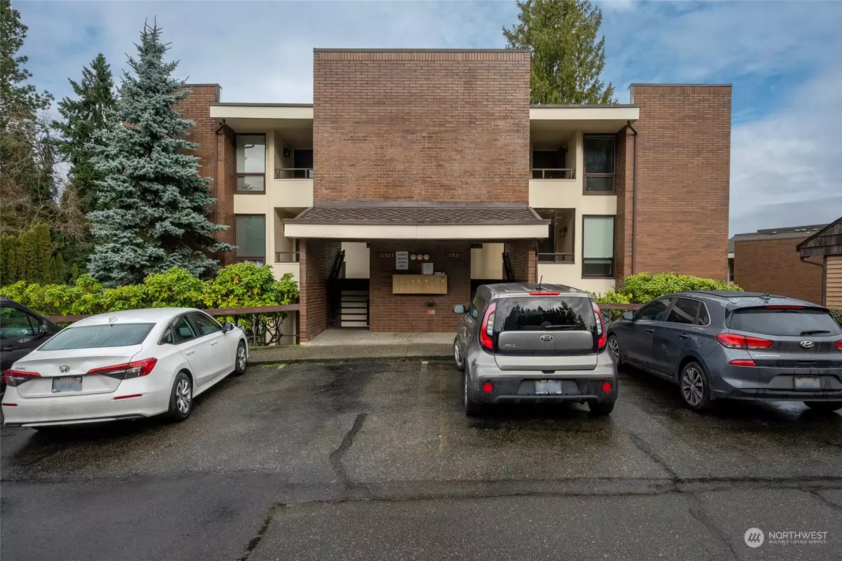 Seattle, WA 98168,10921 Glen Acres DR S #C